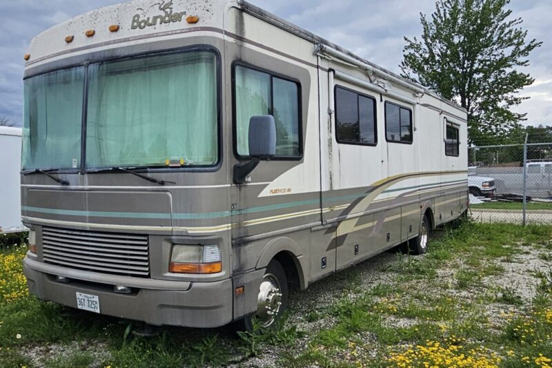 Chicago’s Trusted Solution for Removing Old, Damaged & Unwanted RVs
